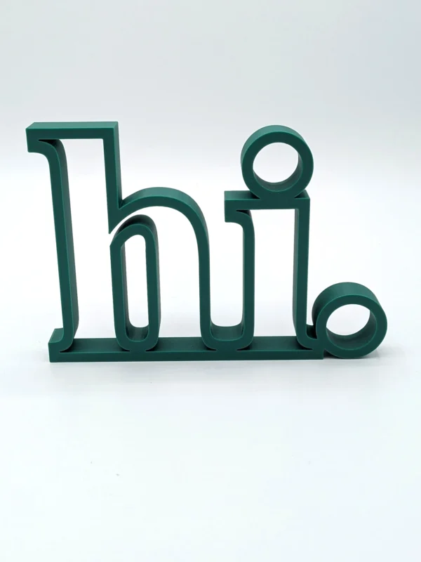 Minimalistischer 3D-Deko-Schriftzug „hi.“