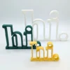 Minimalistischer 3D-Deko-Schriftzug „hi.“