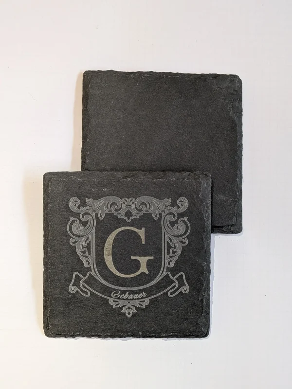 Schieferuntersetzer "Wappen" - personalisiertes Familienwappen mit Initiale und Name