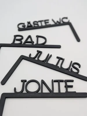 Personalisierte Türschilder im Giebel-Design mit verschiedenen Wunschtexten: Gäste WC, Bad, Julius, Jonte