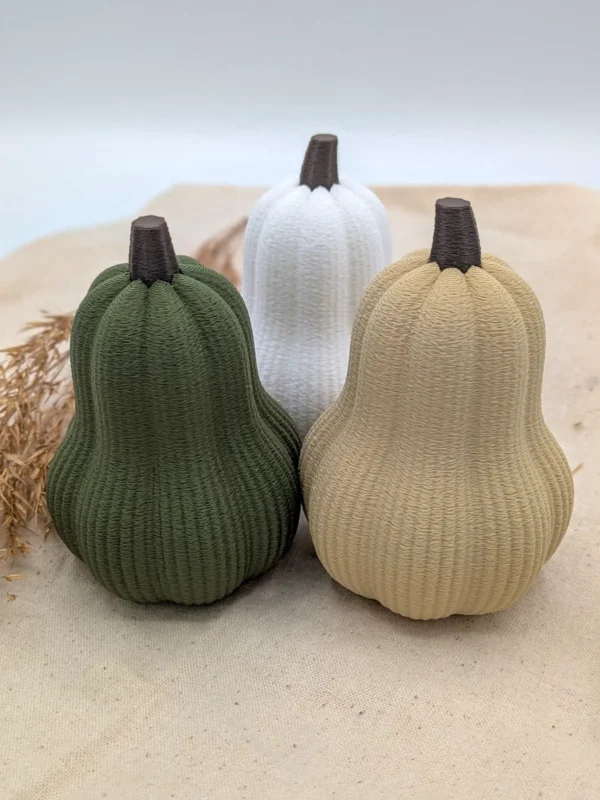 Deko-Kürbis „Hisago“ in drei Farben, längliche Butternut-Form